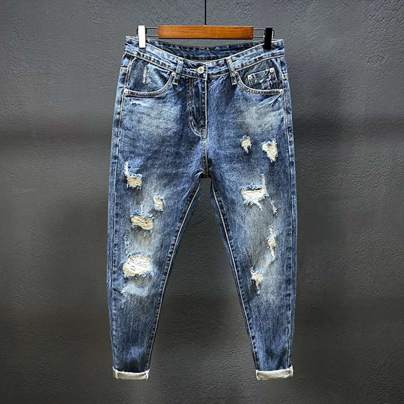 Neun-Punkt-Jeans mit Löchern f – Men'S Shoes For Jeans Bewertung und Preis